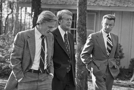 في كتاب بريجينسكي المَهول المؤلَف عام 2012 [رؤية استراتيجية: أمريكا وأزمة السلطة...