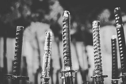 كل صديق هو عدو محتمَل مستقبلا، لذا فإنك كلما أخرت إضافة أحدهم إلى قائمة الأصدقاء...